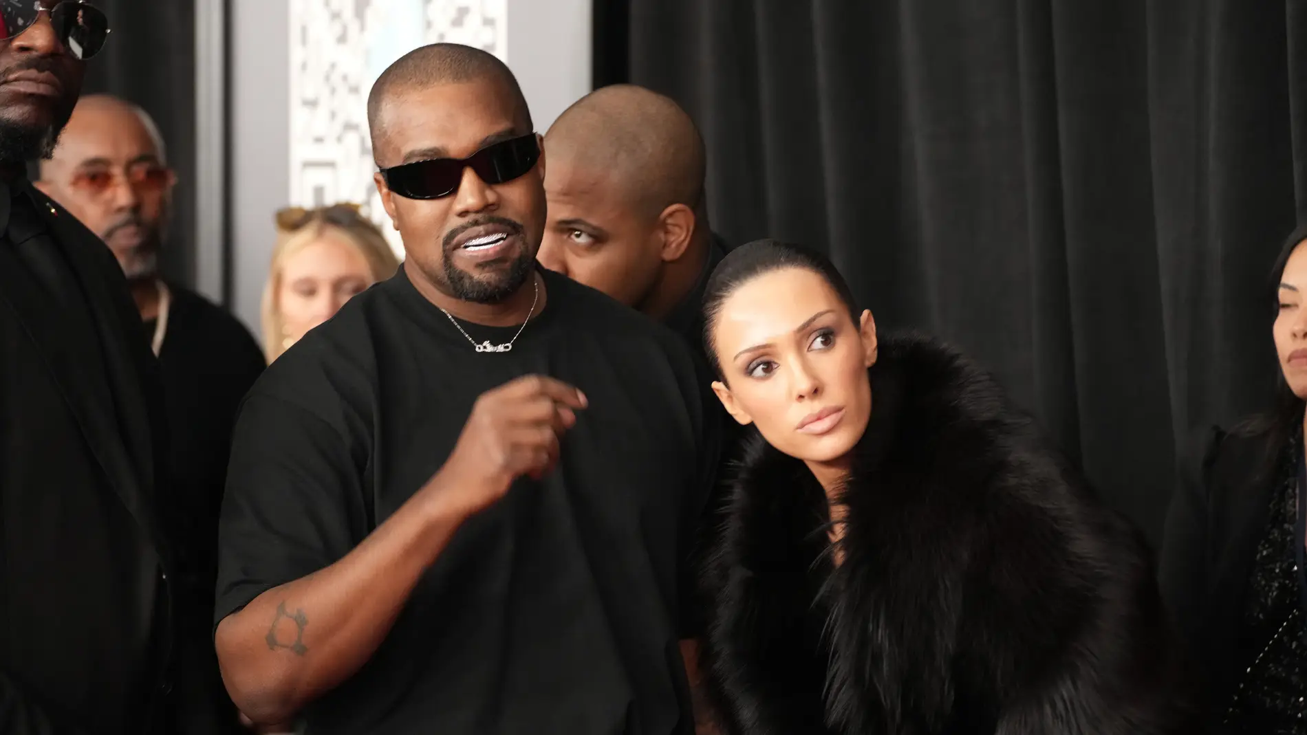 Kanye West y Bianca Censori en los Premios Grammy 2025 Kanye West y Bianca Censori en los Premios Grammy 2025
