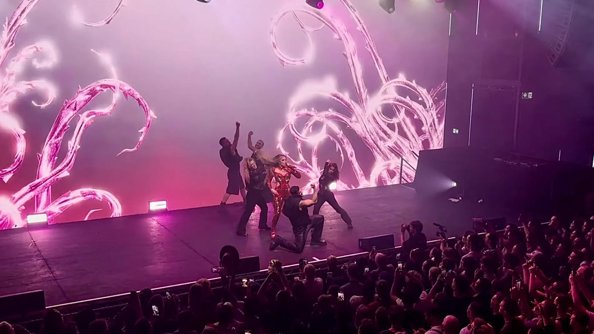 Melody, en el concierto previo a Eurovisión de Londres. Melody, en el concierto previo a Eurovisión de Londres.