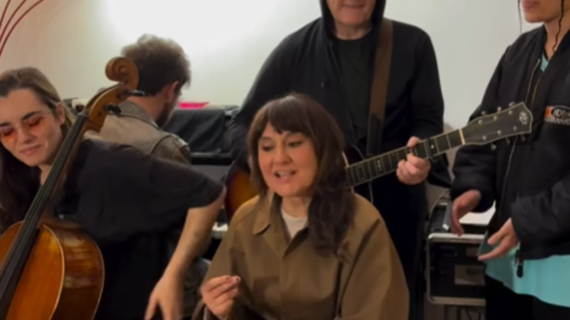 Amaral ensaya 'Viernes Santo' en el estudio. Amaral ensaya 'Viernes Santo' en el estudio.