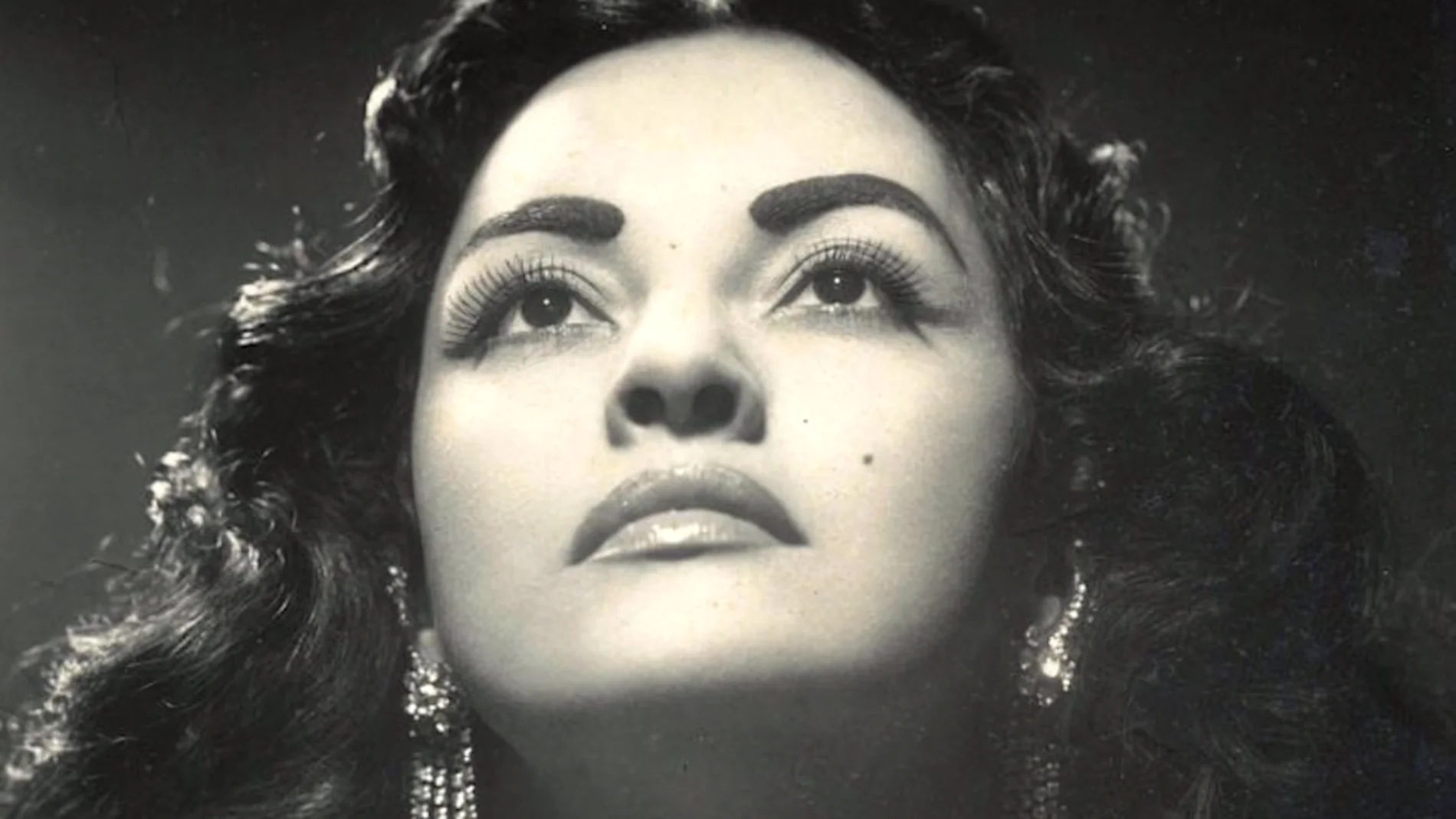 Latina: Mujer, música y glamour en la Colección Gladys Palmera  Latina: Mujer, música y glamour en la Colección Gladys Palmera