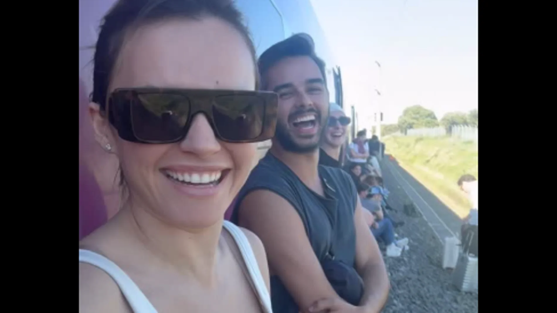 Melody en un tren durante el apagón de España Melody en un tren durante el apagón de España