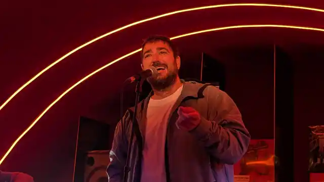 Antonio Orozco en Local de Ensayo Europa FM