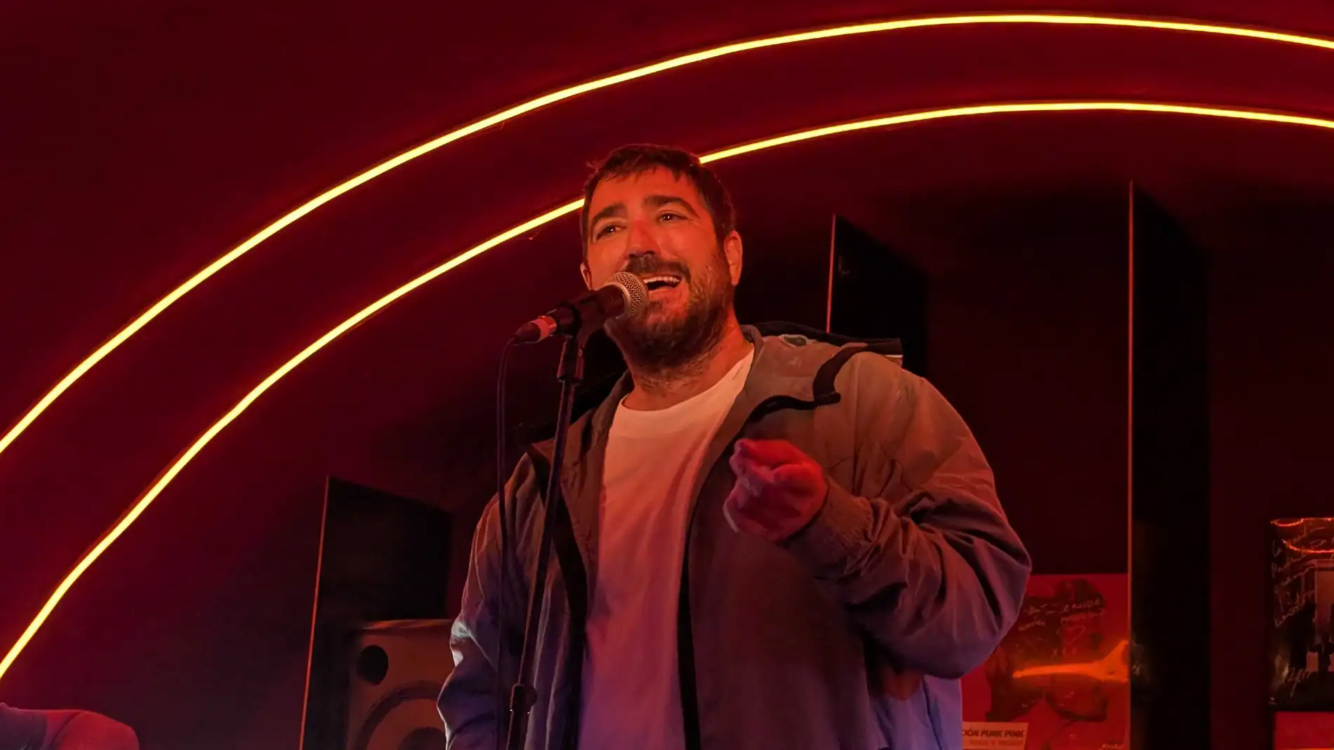 Antonio Orozco en Local de Ensayo Europa FM Antonio Orozco en Local de Ensayo Europa FM