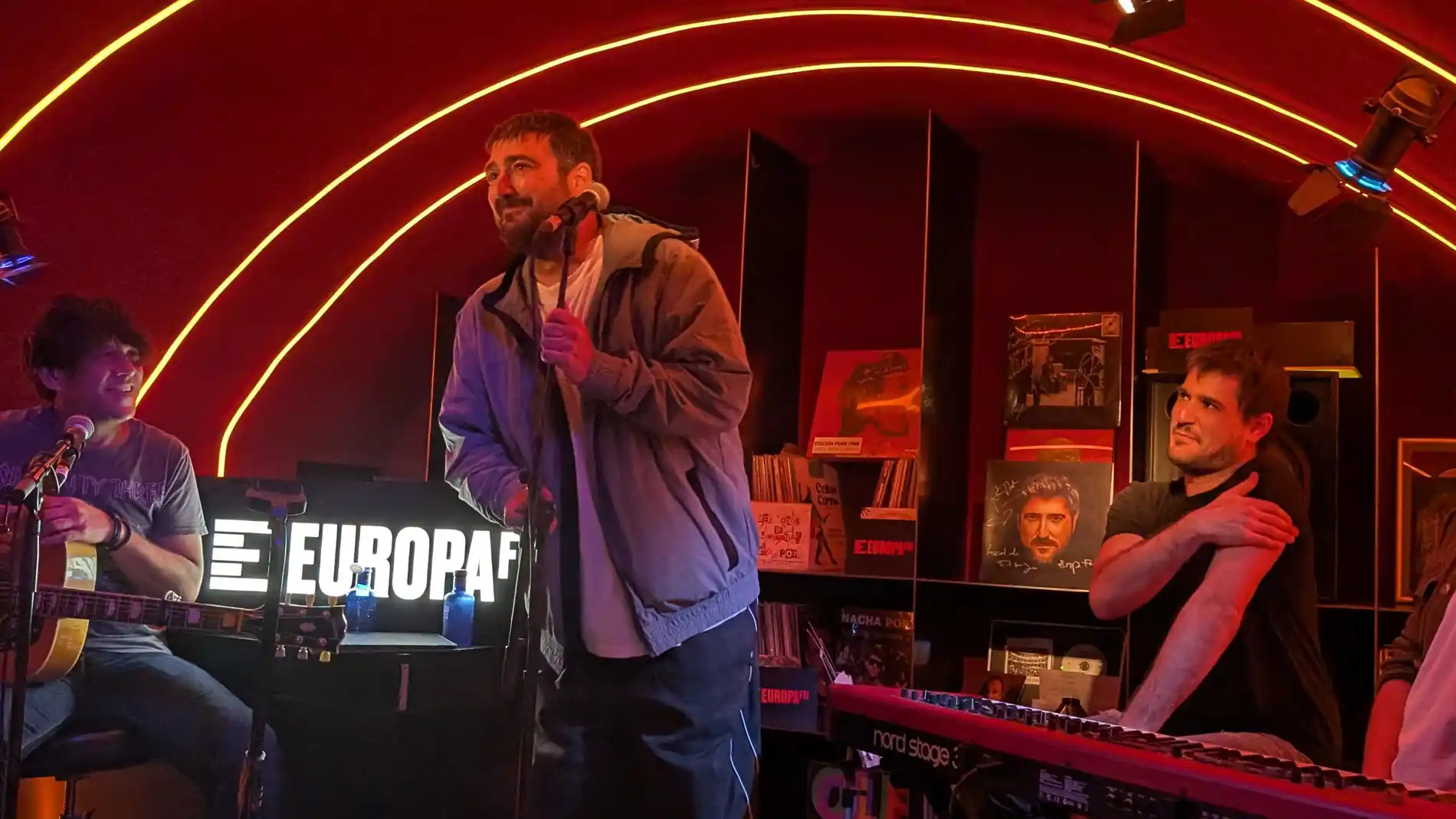 Antonio Orozco en Local de Ensayo Europa FM Antonio Orozco en Local de Ensayo Europa FM