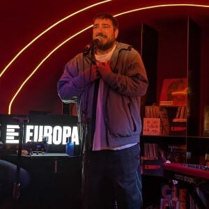 Antonio Orozco hace un recorrido musical en el Local de Ensayo Europa FM Antonio Orozco hace un recorrido musical en el Local de Ensayo Europa FM