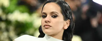 Rosalía deslumbra en la Met Gala 2025 con un vestido escultural de Balmain Rosalía deslumbra en la Met Gala 2025 con un vestido escultural de Balmain