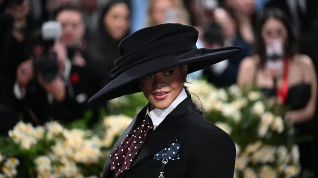 Rihanna anuncia su tercer embarazo con un espectacular look en la Met Gala