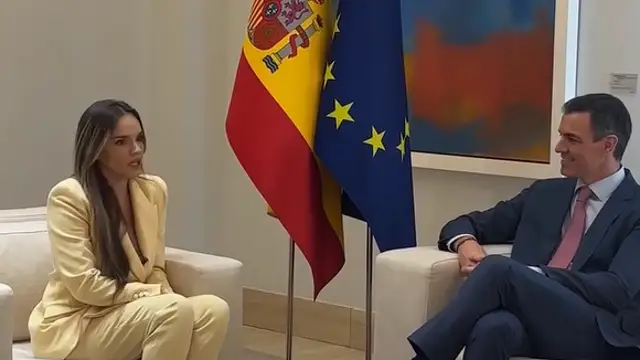 La cariñosa despededida de Pedro Sánchez a Melody antes de ir a Eurovisión