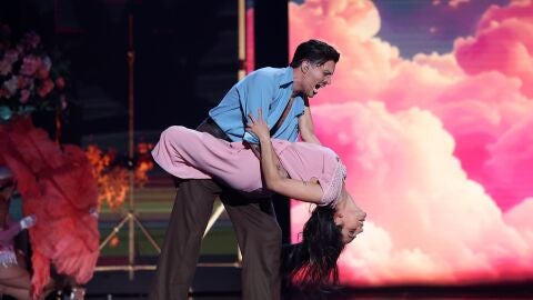 Mikel Herzog Jr. recrea el espectacular videoclip de ‘Born With a Broken Heart’ de Damiano David 