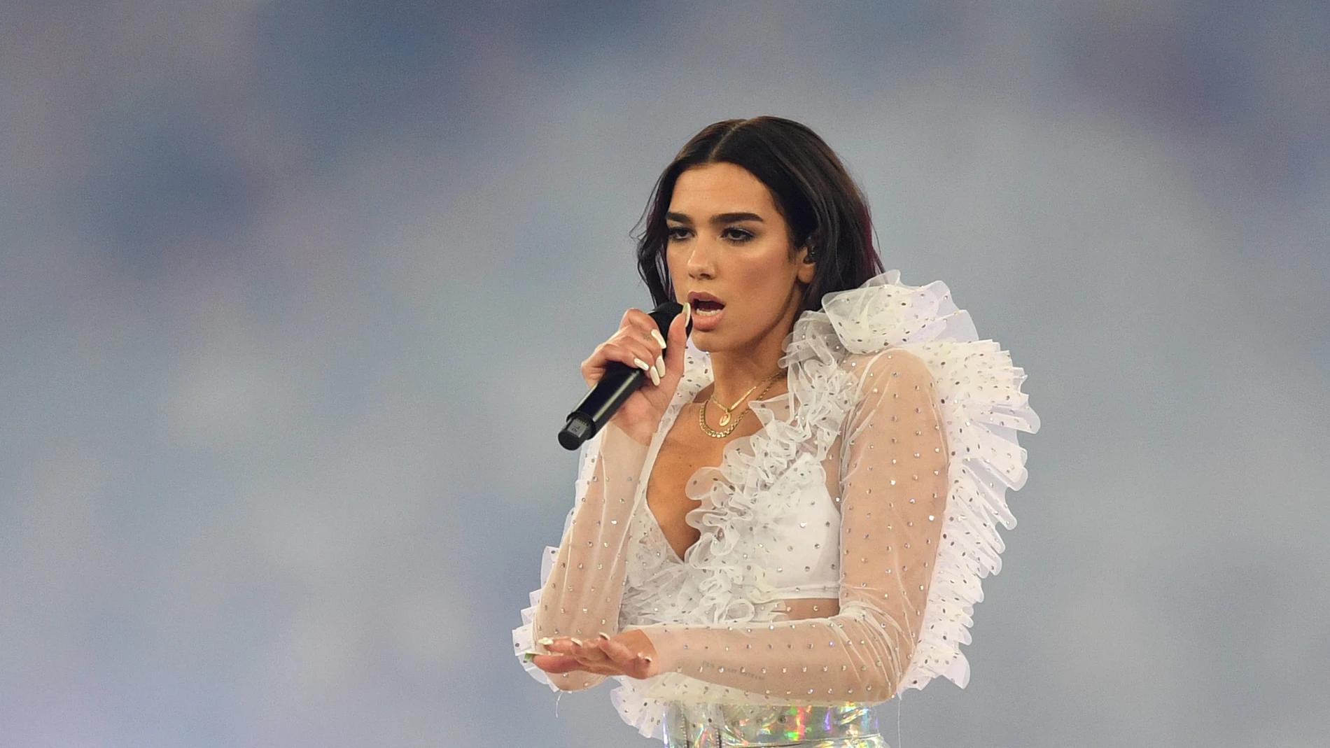 Dua Lipa durante su actuación en la final de Champions en 2018 Dua Lipa durante su actuación en la final de Champions en 2018
