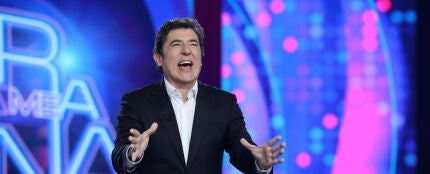 “Dijo que vendría y hoy cumple su palabra”: Manel Fuentes recibe a una ganadora de Tu cara me suena en el inicio de la novena gala