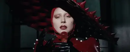 Lady Gaga en el videoclip de 'Abracadabra' Lady Gaga en el videoclip de 'Abracadabra'