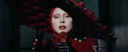 Lady Gaga en el videoclip de 'Abracadabra' Lady Gaga en el videoclip de 'Abracadabra'