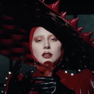 Lady Gaga en el videoclip de 'Abracadabra'