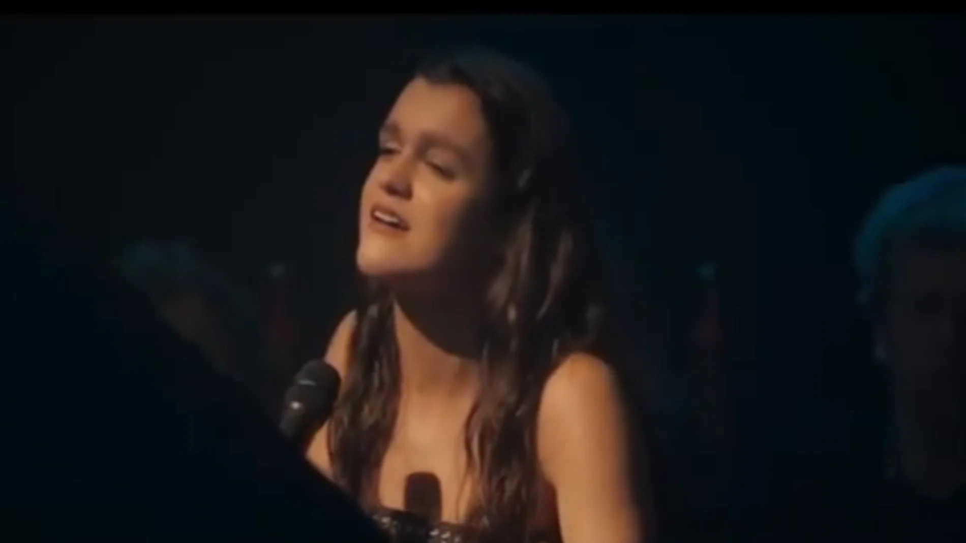 La celebrada actuación de Amaia cantando 'Volver' en el documental de Los Javis La celebrada actuación de Amaia cantando 'Volver' en el documental de Los Javis