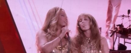 Miley Cyrus con Beyoncé en París Miley Cyrus con Beyoncé en París