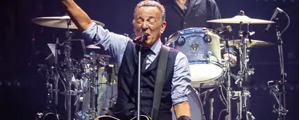 Bruce Springsteen durante el concierto que ofrece con la E Street Band en el estadio de Anoeta, en San Sebastián Bruce Springsteen durante el concierto que ofrece con la E Street Band en el estadio de Anoeta, en San Sebastián