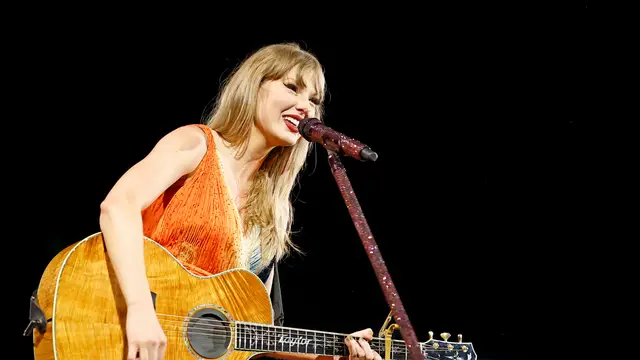 Taylor Swift da una actuación sorpresa en Nashville