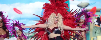 ¿Otra vez en Carnaval? Yenesi monta una fiesta en plató convertida en Niki Minaj con ‘Pound the alarm’ ¿Otra vez en Carnaval? Yenesi monta una fiesta en plató convertida en Niki Minaj con ‘Pound the alarm’