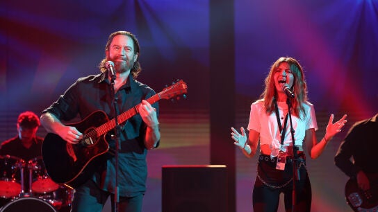 Bert&iacute;n Osborne y Mariana G&oacute;mez conquistan el escenario como Bradley Cooper y Lady Gaga con &lsquo;Shallow&rsquo;
