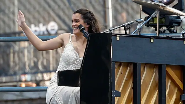 Amaia sobre la ría del Nervión de Bilbao