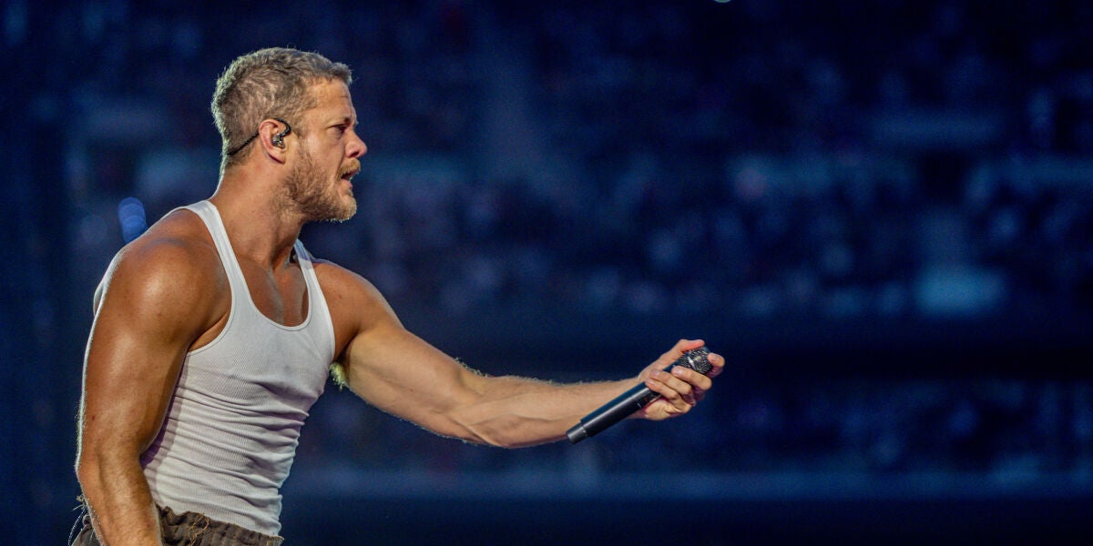 Imagine Dragons durante un concierto en el Riyadh Air Metropolitano