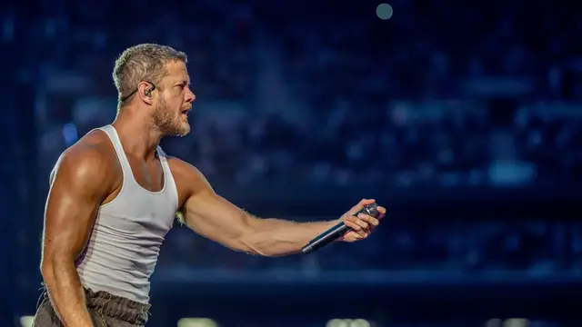 Imagine Dragons durante un concierto en el Riyadh Air Metropolitano
