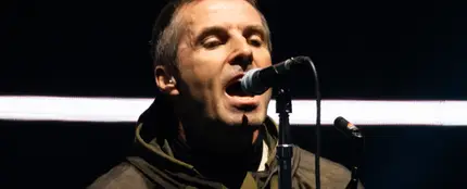 Liam Gallagher de Oasis en Cardiff Liam Gallagher de Oasis en Cardiff