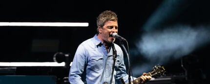 Noel Gallagher de Oasis en Cardiff Noel Gallagher de Oasis en Cardiff