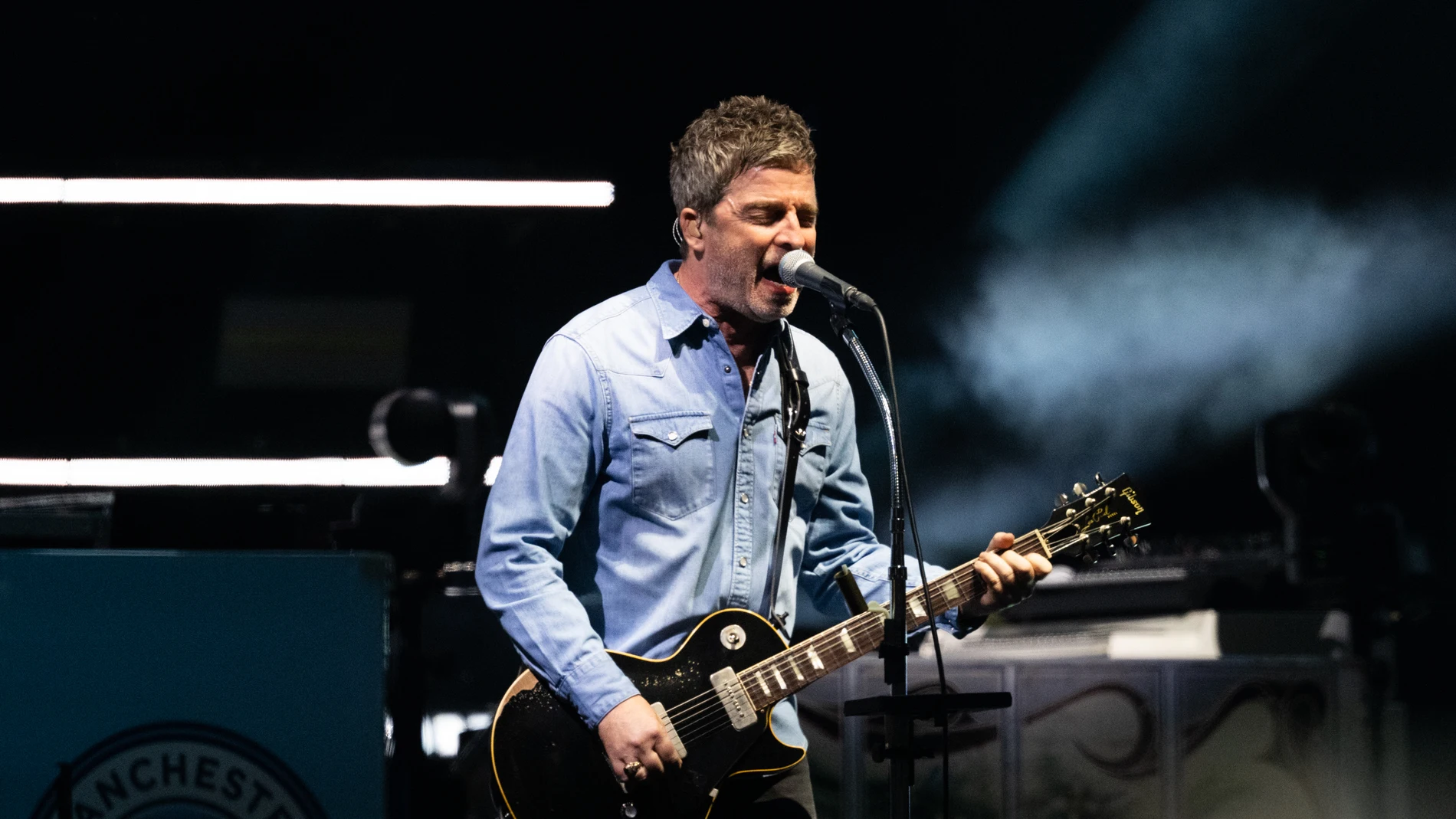 Noel Gallagher de Oasis en Cardiff Noel Gallagher de Oasis en Cardiff