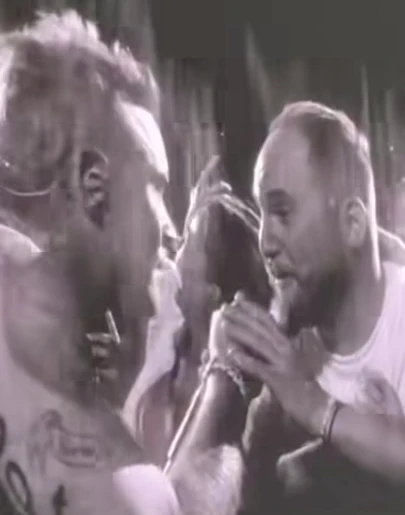Robbie Williams y Edgar cantando en Barcelona Robbie Williams y Edgar cantando en Barcelona