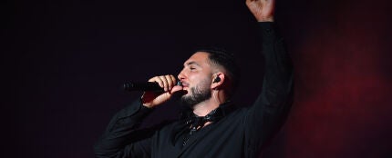 Omar Montes canta Matador junto a Ilia Topuria durante el Arenal Sound