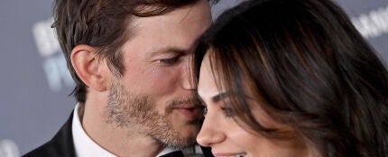 El vídeo viral de Mila Kunis y Ashton Kutcher dándolo todo en el concierto de 'Backstreet Boys'