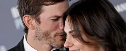 El vídeo viral de Mila Kunis y Ashton Kutcher dándolo todo en el concierto de 'Backstreet Boys' El vídeo viral de Mila Kunis y Ashton Kutcher dándolo todo en el concierto de 'Backstreet Boys'