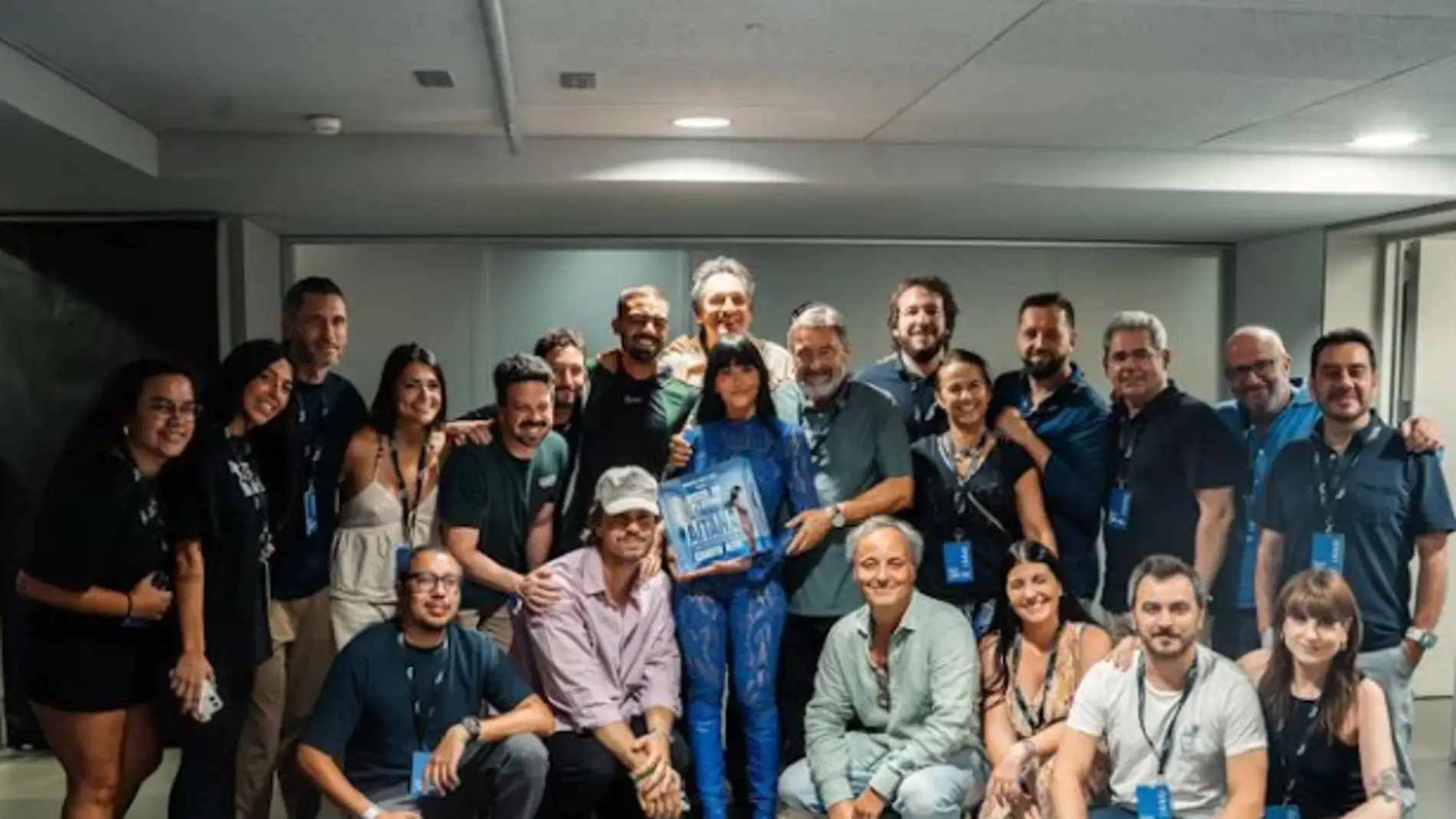 Aitana recibe de la mano de Jesús López y Narcís Rebollo el disco de platino por 'CUARTO AZUL' Aitana recibe de la mano de Jesús López y Narcís Rebollo el disco de platino por 'CUARTO AZUL'