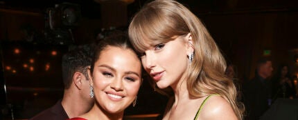 Selena Gomez y Taylor Swift Premios Globo de Oro