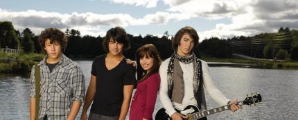 Demi Lovato y los Jonas Brothers cantan juntos: así fue el primer reencuentro sorpresa de 'Camp Rock' en 2016