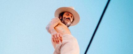Leiva, en el cartel del documental 'Hasta que me quede sin voz'.