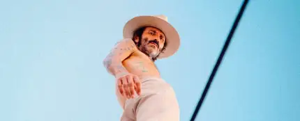 Leiva, en el cartel del documental 'Hasta que me quede sin voz'. Leiva, en el cartel del documental 'Hasta que me quede sin voz'.