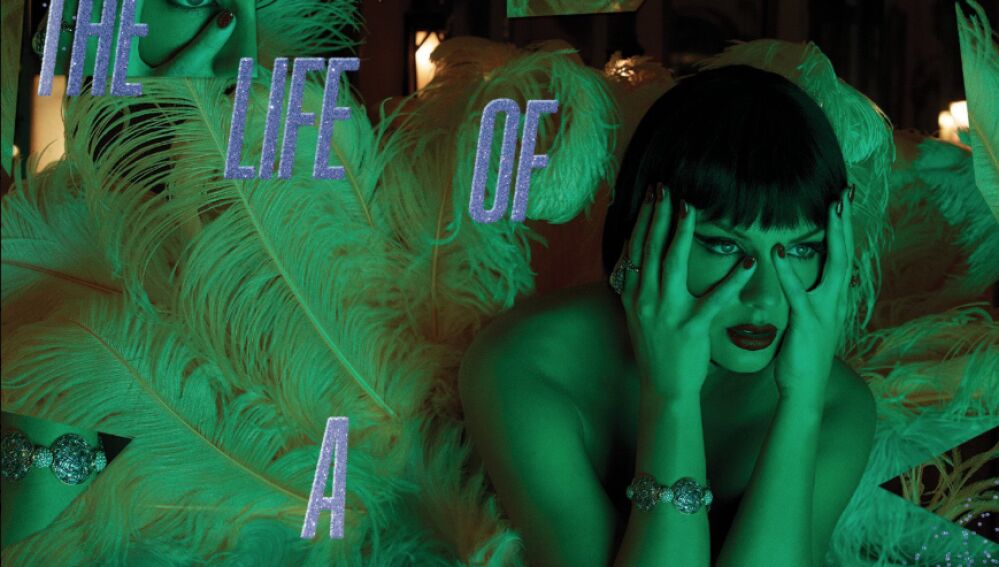 Tercera portada de 'The Life of a Showgirl'