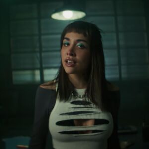 María Becerra estrena '7 VIDAS', la canción que aparece en la serie 'En el barro'