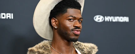 Lil Nas X en la alfombra roja de los GLAAD Media Awards Lil Nas X en la alfombra roja de los GLAAD Media Awards