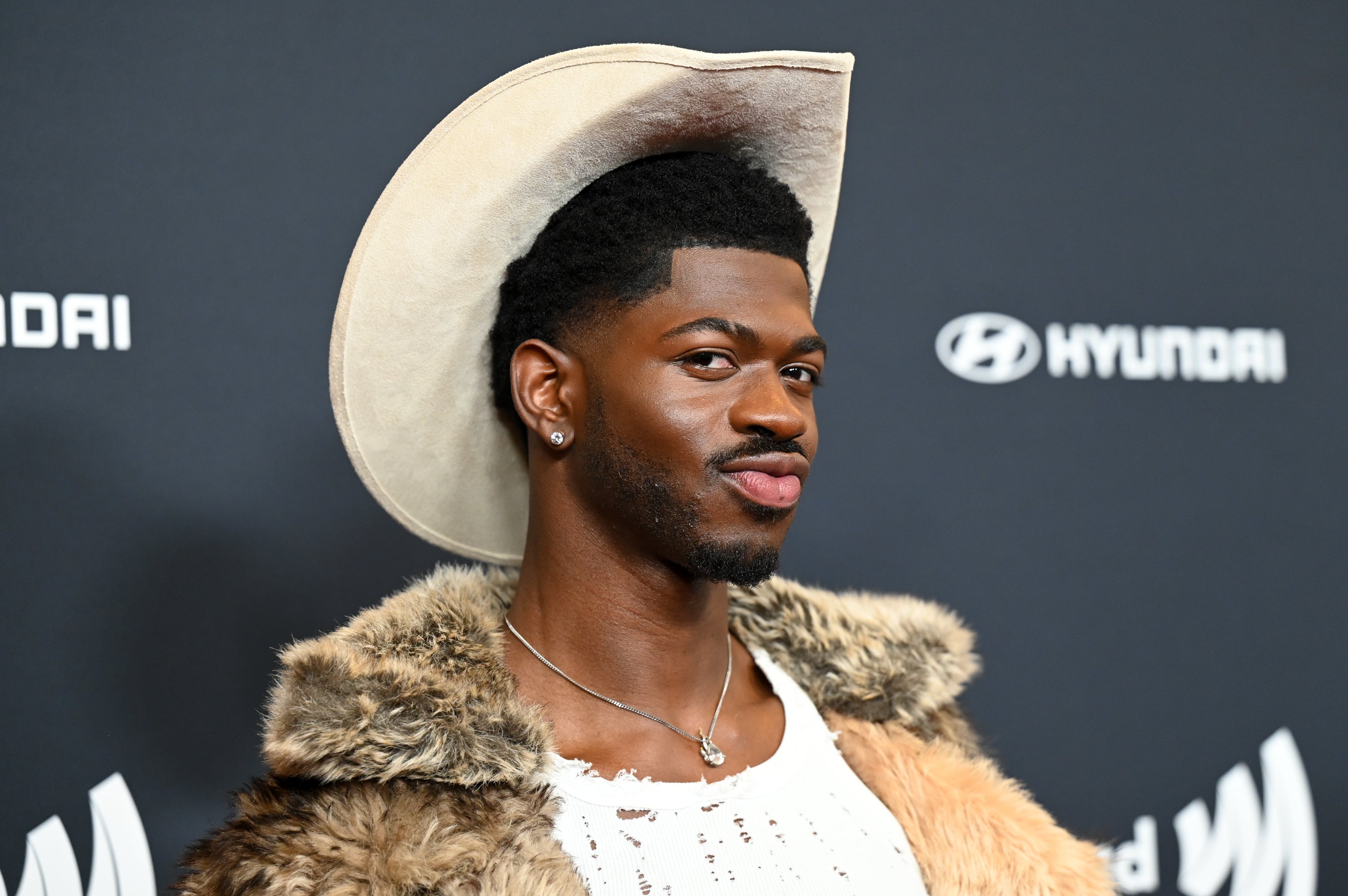 Lil Nas X en la alfombra roja de los GLAAD Media Awards Lil Nas X en la alfombra roja de los GLAAD Media Awards