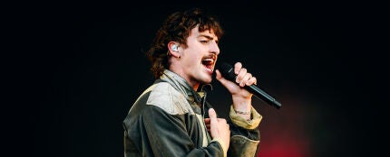 Benson Boone durante un concierto en Nueva York