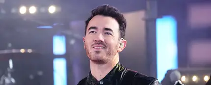 Kevin Jonas durante una actuación de los Jonas Brothers en Nueva York Kevin Jonas durante una actuación de los Jonas Brothers en Nueva York