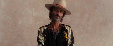 Leiva, en una imagen promocional del disco 'Gigante' Leiva, en una imagen promocional del disco 'Gigante'
