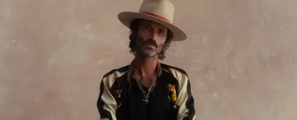 Leiva, en una imagen promocional del disco 'Gigante' Leiva, en una imagen promocional del disco 'Gigante'