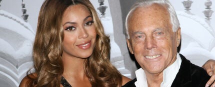 Beyonce y Armani, en una fiesta de los Premios Oscar 2007. Beyonce y Armani, en una fiesta de los Premios Oscar 2007.