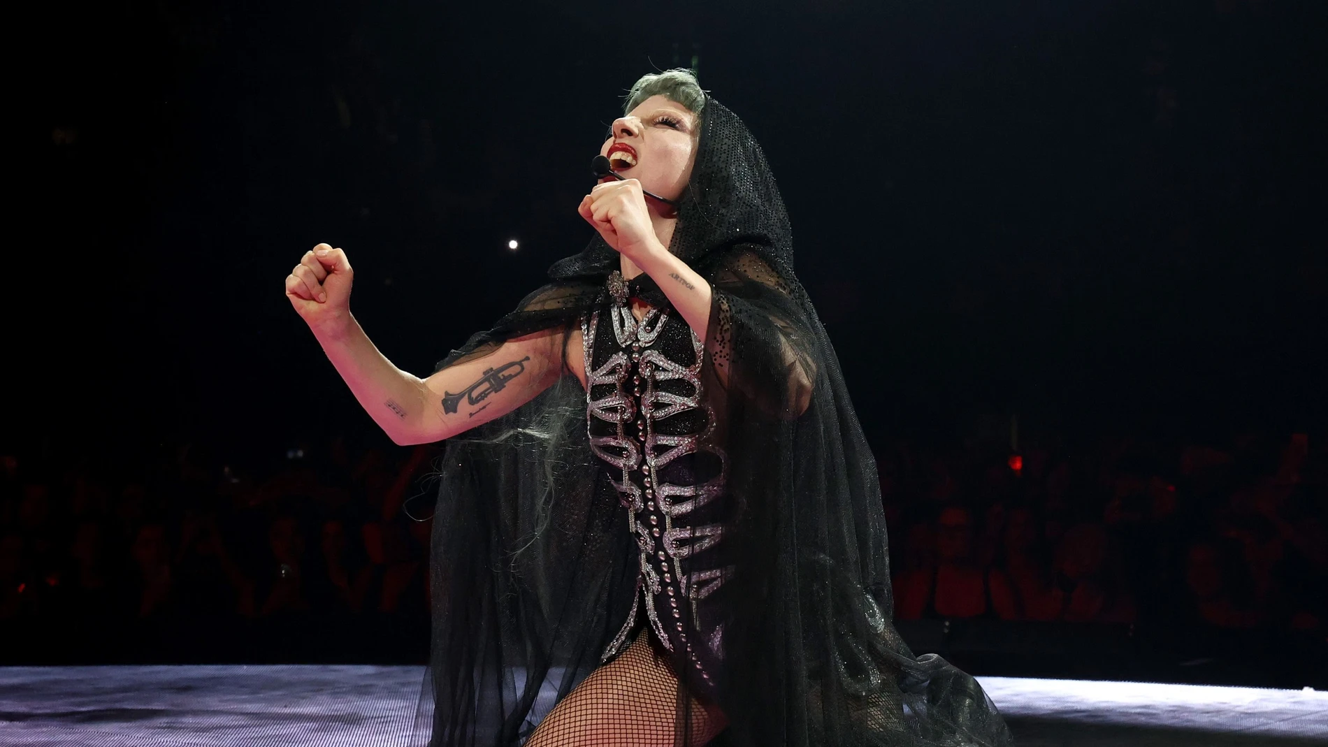 Lady Gaga en California con 'The MAYHEM Ball Tour' Lady Gaga en California con 'The MAYHEM Ball Tour'