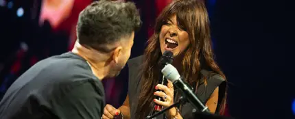 Pablo López y Vanesa Martín en el concierto-homenaje a Nino Bravo en el Roig Arena de Valencia Pablo López y Vanesa Martín en el concierto-homenaje a Nino Bravo en el Roig Arena de Valencia
